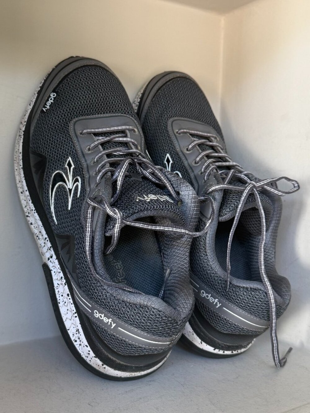 GDEFY Gravity Defyer ION Gray Black Men’s Walking Sneakers Size 13